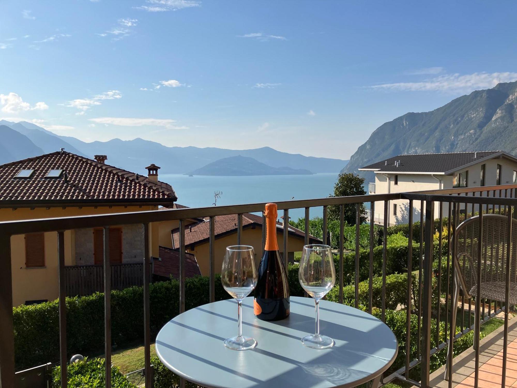 Happy Guest Apartments - Lake View And Pool Рива-ді-Сольто Екстер'єр фото