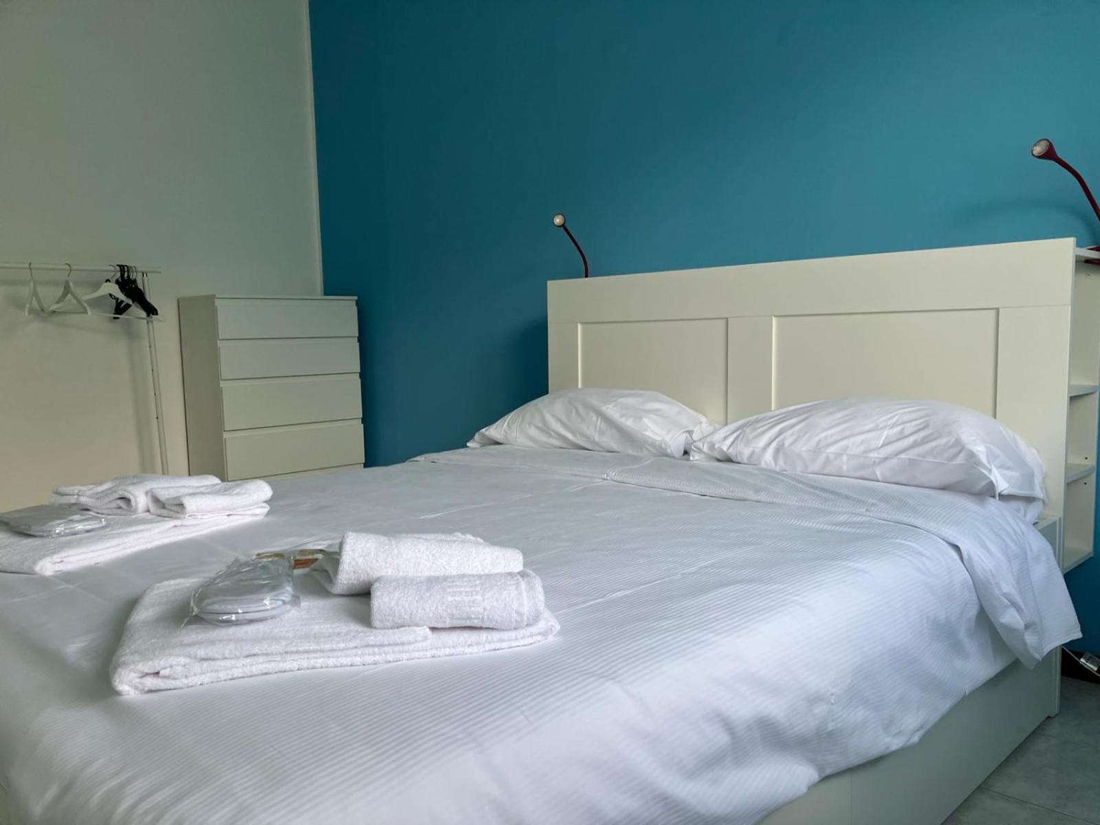 Happy Guest Apartments - Lake View And Pool Рива-ді-Сольто Екстер'єр фото